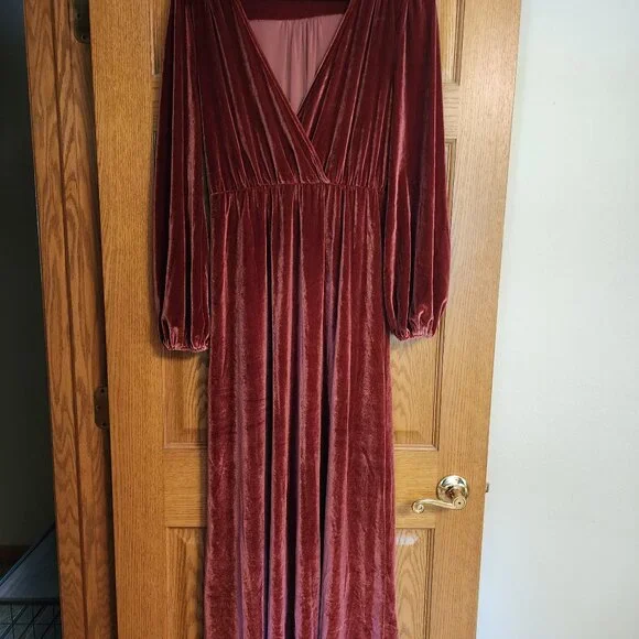 baltic born velvet dresses Women's XL Wrap Dress Andi Ribbed Maxi Dark Dusty Rose EUC it features a softly plunging V Veronica Velvet Maxi Dress